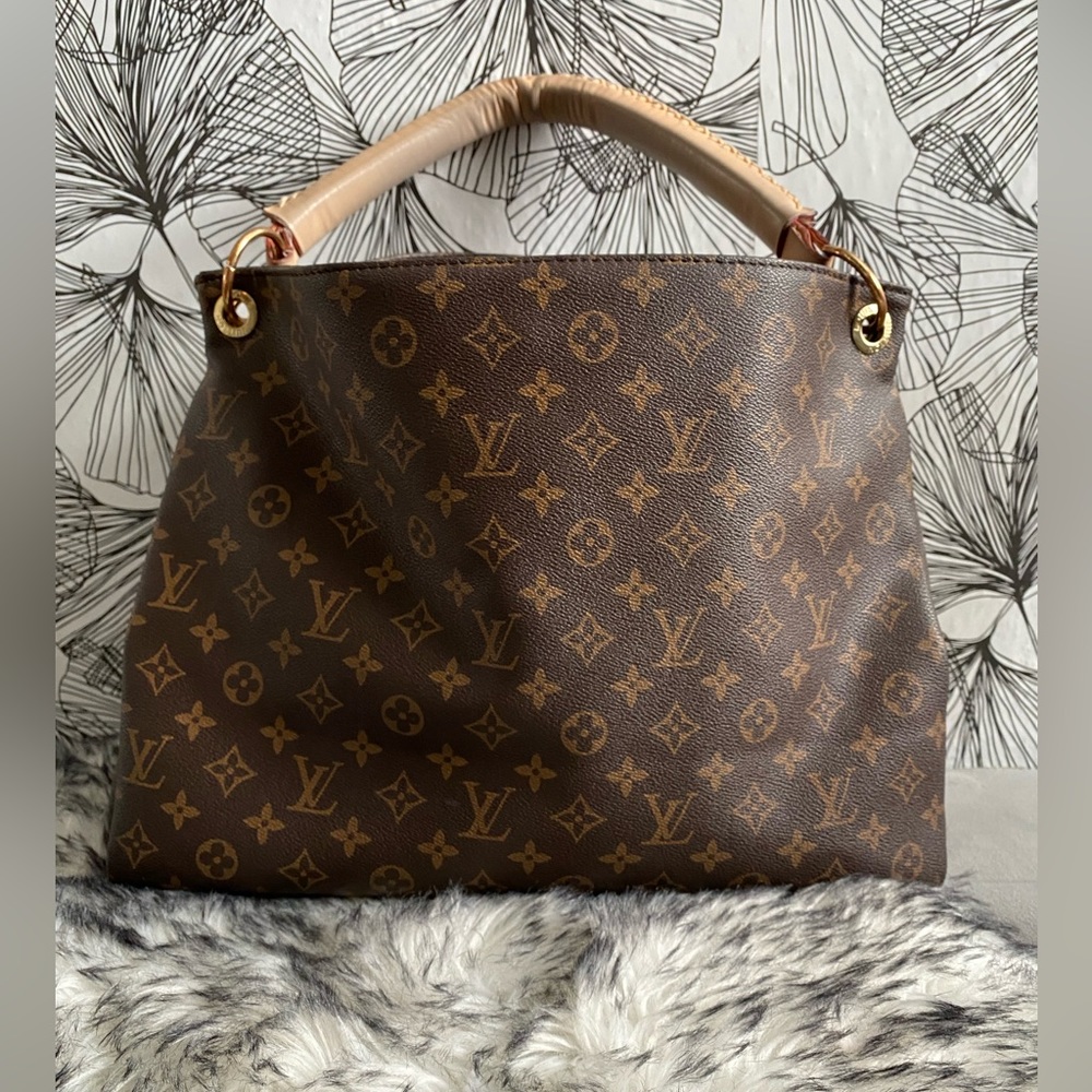 Louis Vuitton big hand bag
